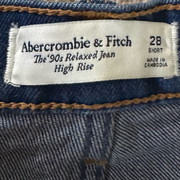 High Rise 90s Relaxed Jean - Picture 4 of 4